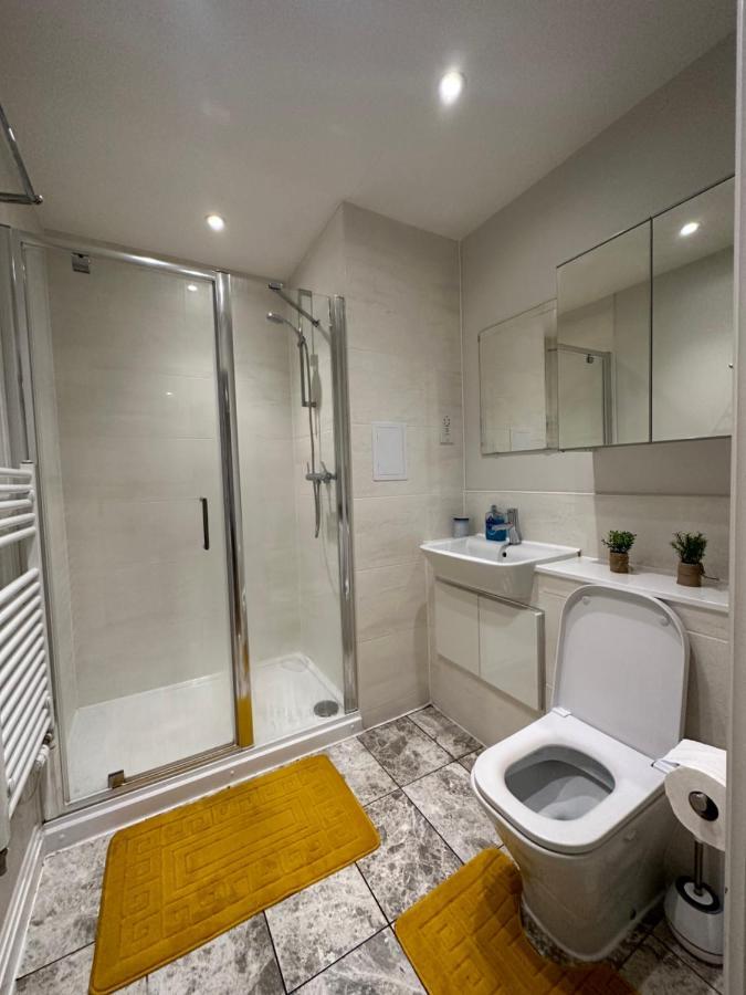 Apartment Uxbridge Apartment *